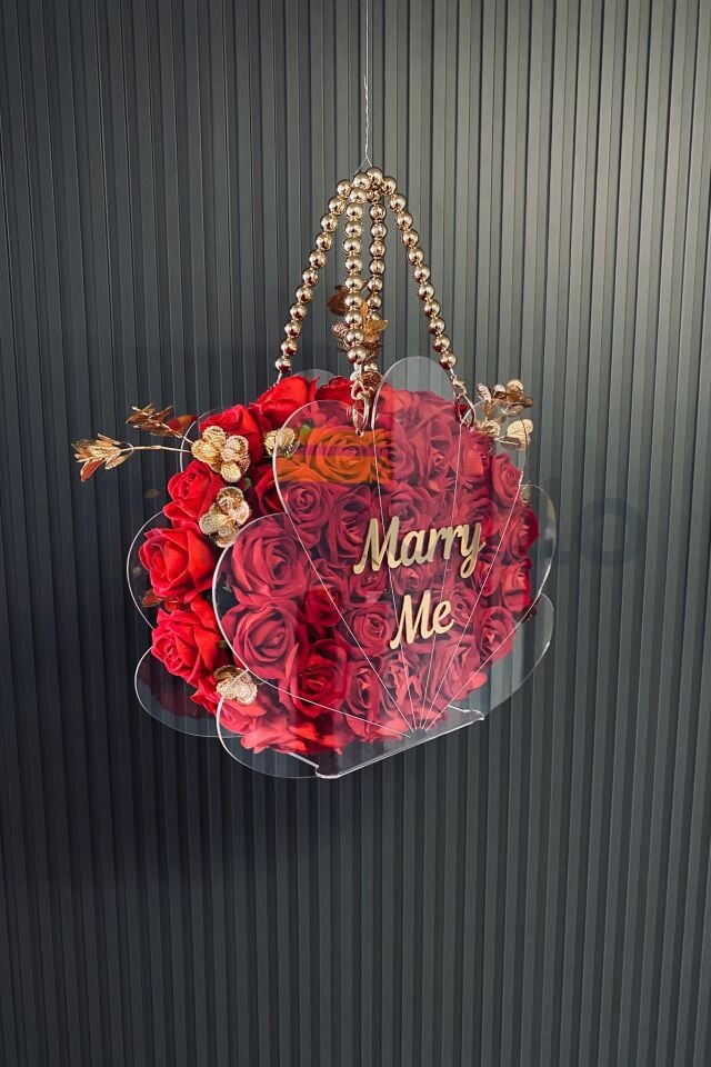 İsme Özel 75'li Kırmızı Gül Buketi Lüx İstiridye Pleksi Çanta