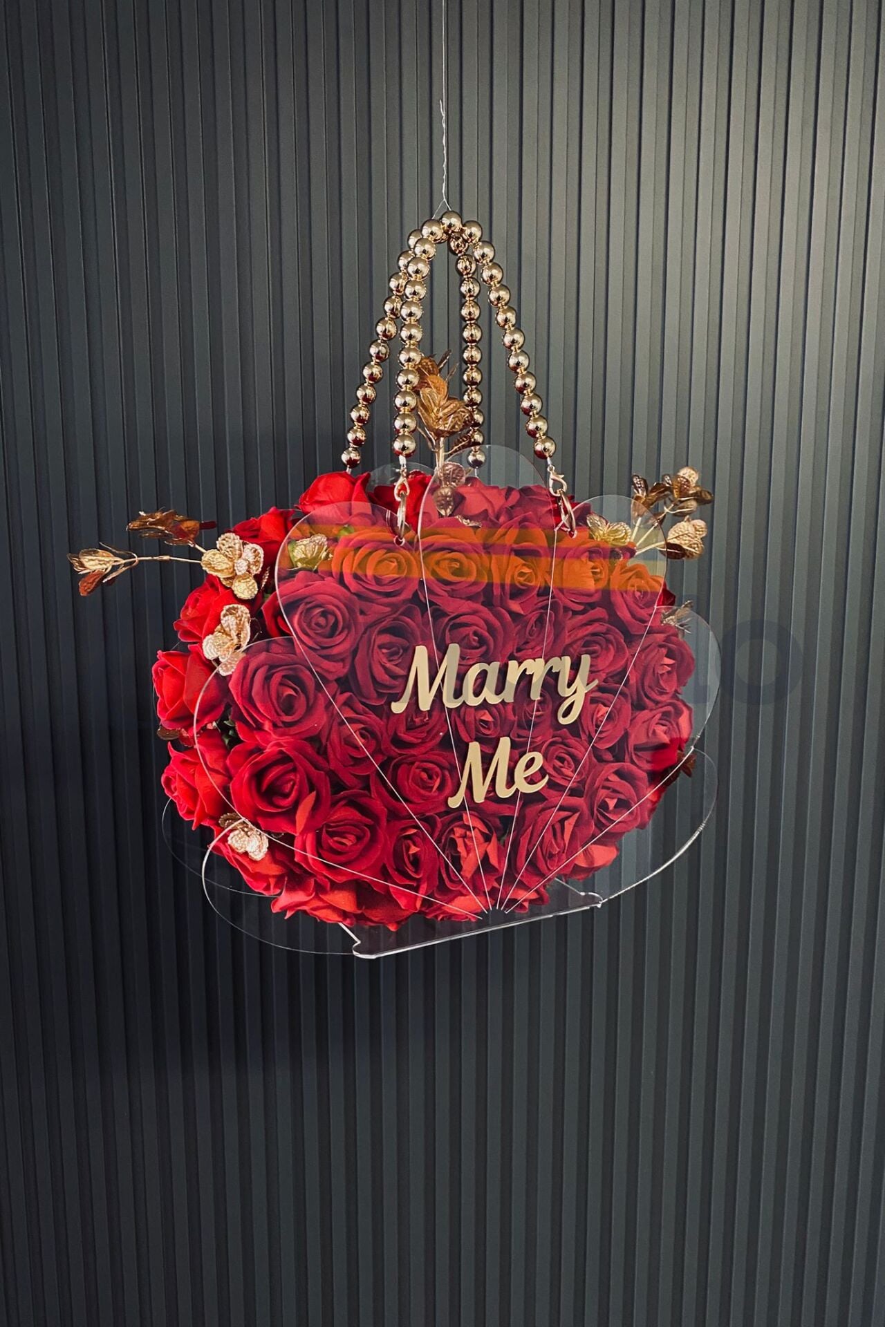 İsme Özel 75'li Kırmızı Gül Buketi Lüx İstiridye Pleksi Çanta