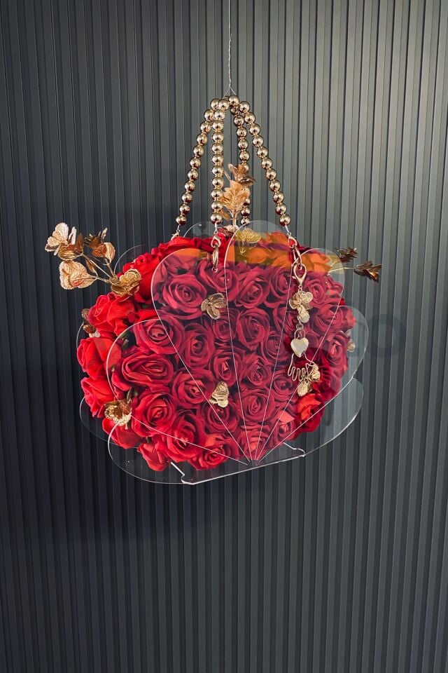 İsme Özel 75'li Kırmızı Gül Buketi Lüx İstiridye Pleksi Çanta