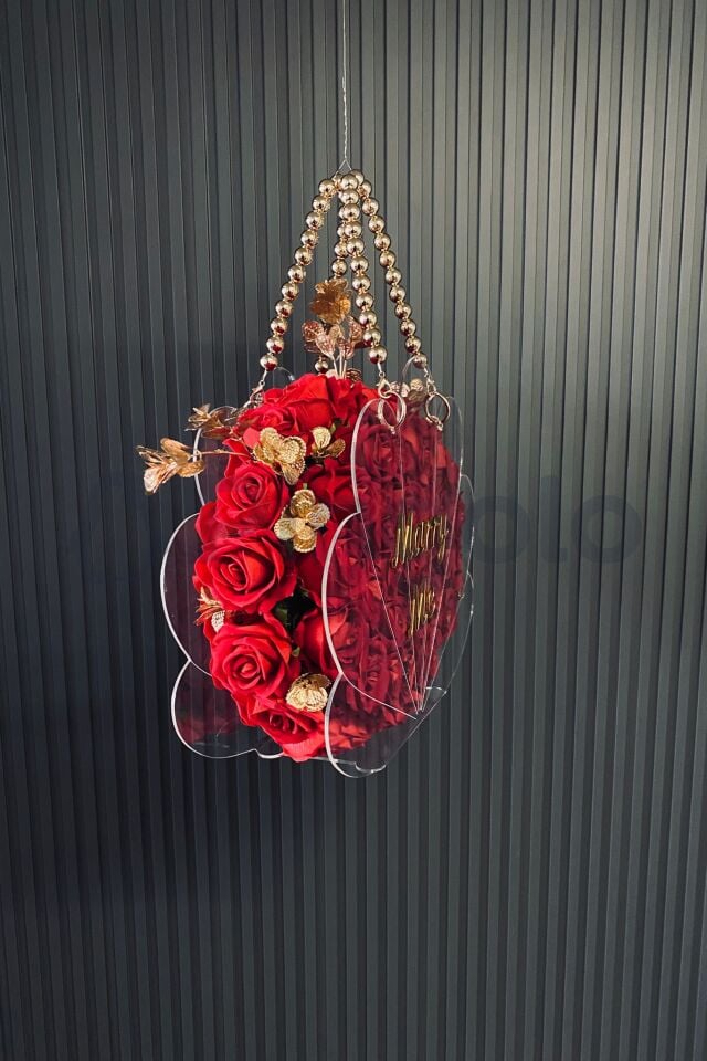 İsme Özel 75'li Kırmızı Gül Buketi Lüx İstiridye Pleksi Çanta