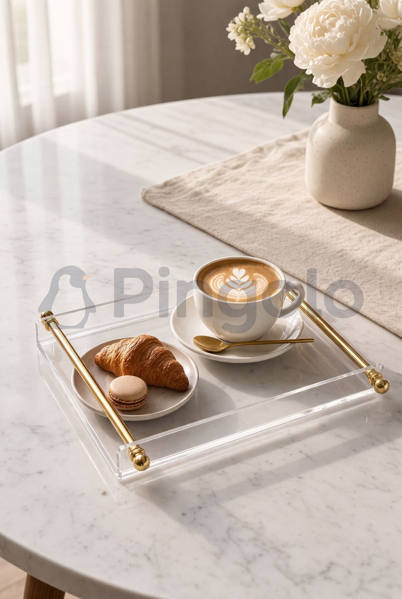 Parlak Gold Kaplamalı Metal Kulplu Şeffaf Akrilik Sunum Tepsisi (25x19cm)